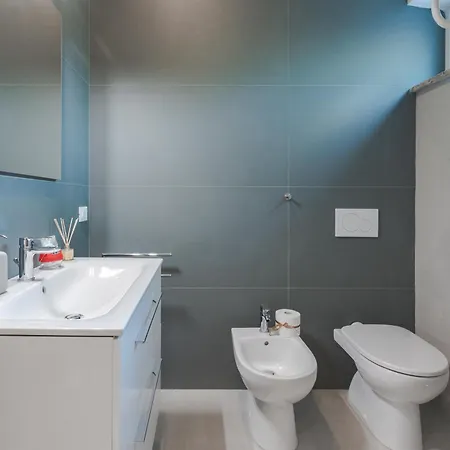 Pino House L Bb * Triest